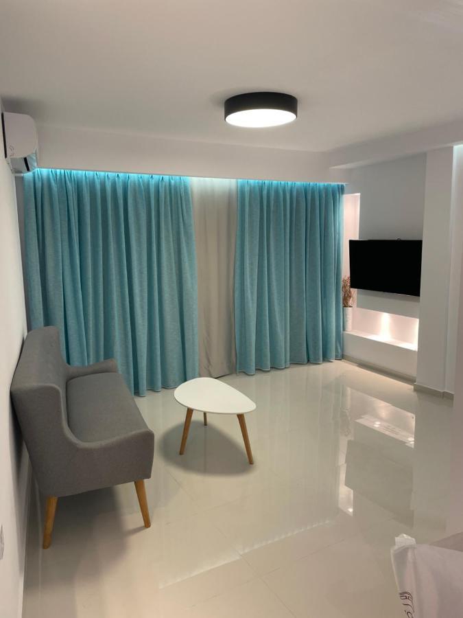 Haris White Apartment Roussospítion Exteriér fotografie