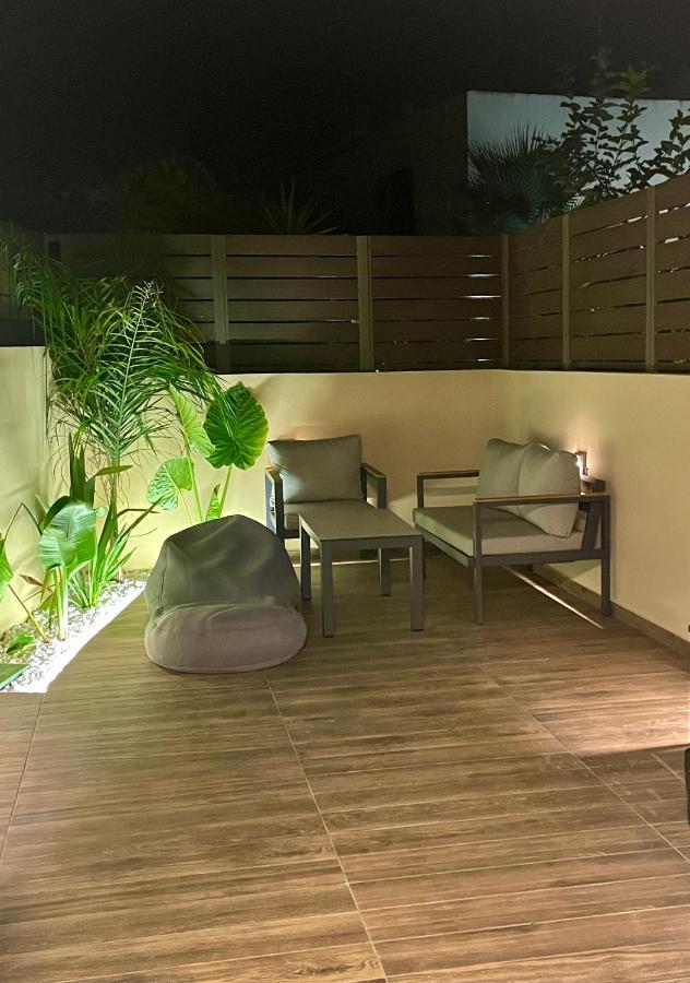 Haris White Apartment Roussospítion Exteriér fotografie