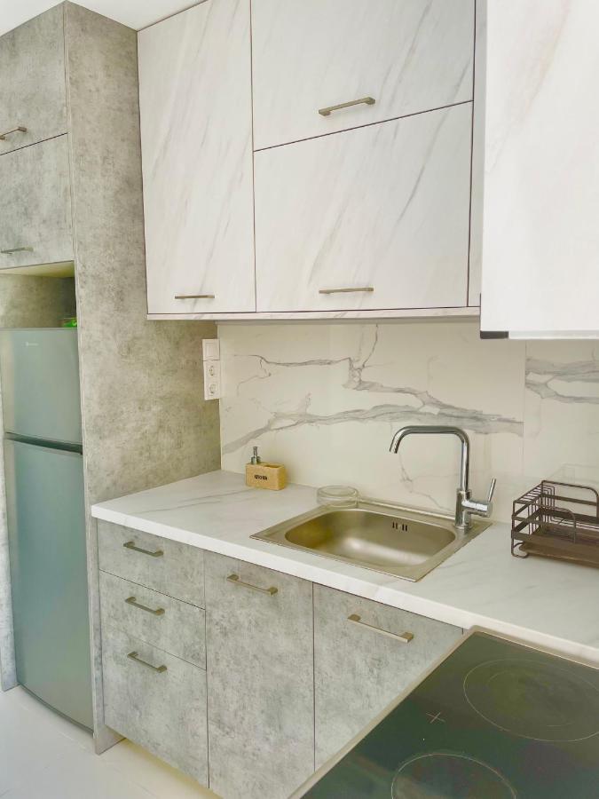 Haris White Apartment Roussospítion Exteriér fotografie