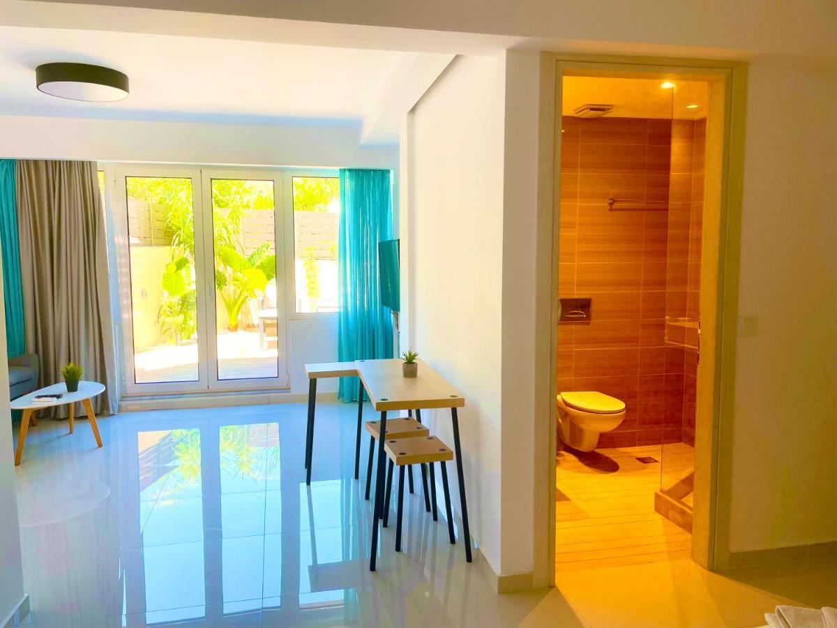 Haris White Apartment Roussospítion Exteriér fotografie